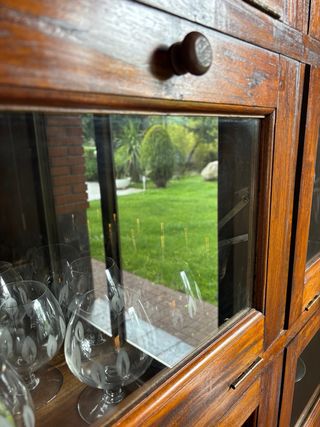 Mueble vitrina madera 