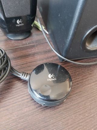 Altavoces Logitech 2.1 - negros