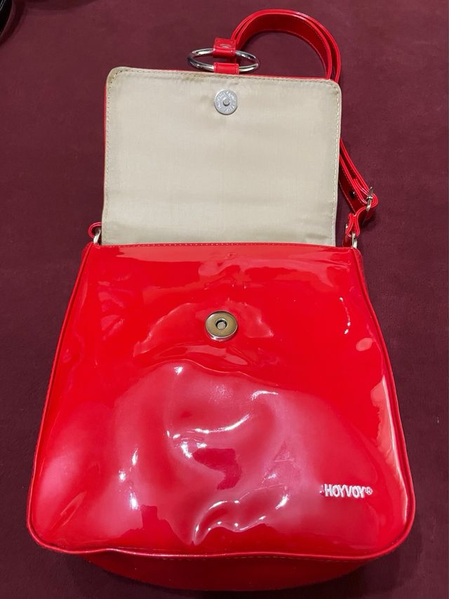 Bolso bandolera HOYVOY rojo charol.