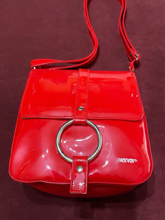 Bolso bandolera HOYVOY rojo charol.