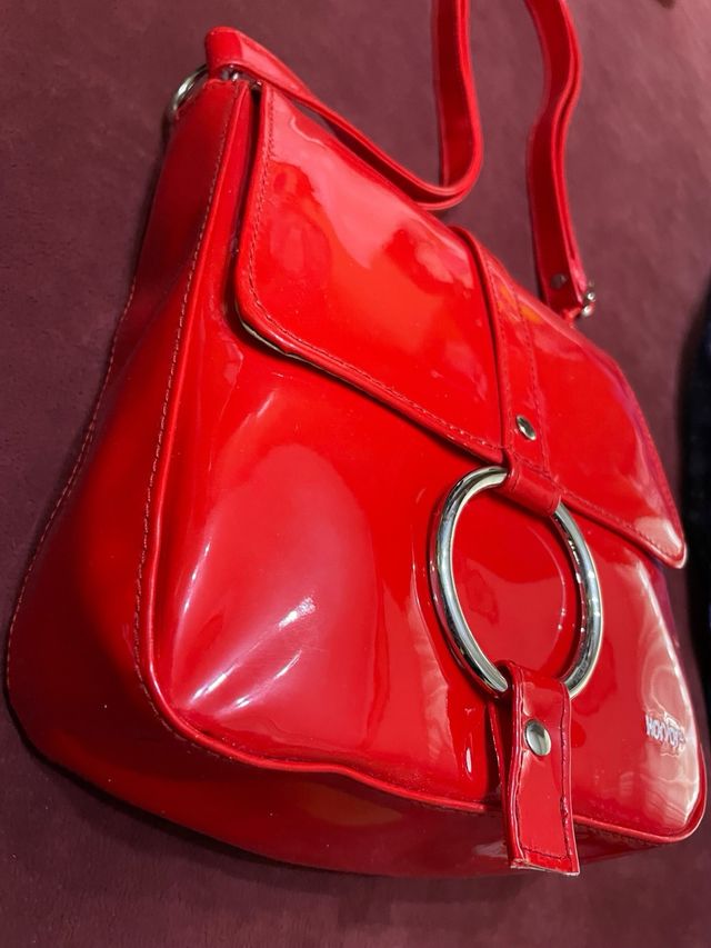 Bolso bandolera HOYVOY rojo charol.