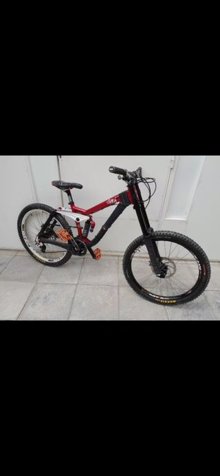 Bicicleta Downhill Strinky