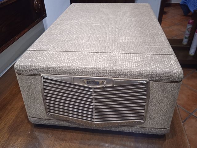 Vecchio giradischi vintage, ANGLO