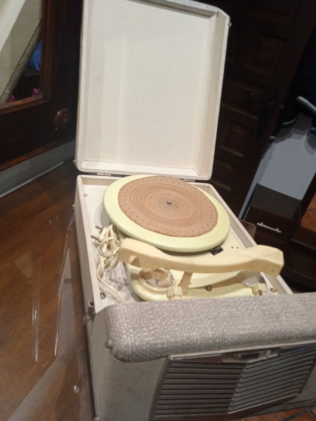 Vecchio giradischi vintage, ANGLO