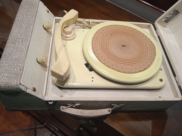 Vecchio giradischi vintage, ANGLO