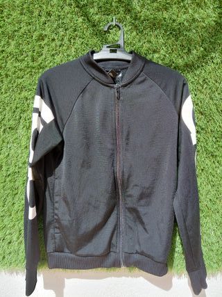 Chaqueta adidas negra talla 11 12 años.
