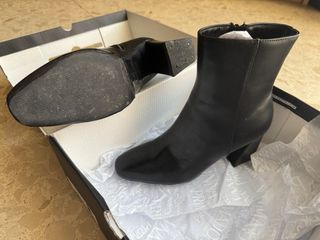 Stivaletto nero semplice