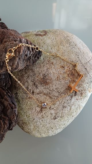 Pulsera Con Cruz y Circonita