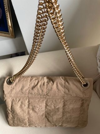 Bolso beige de Parfois. 