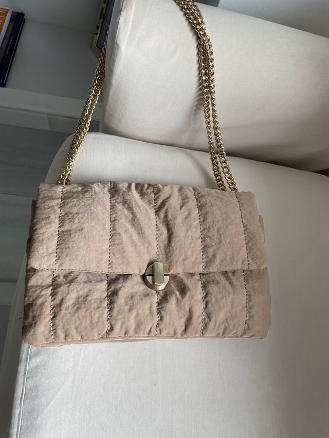 Bolso beige de Parfois.