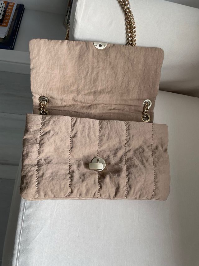 Bolso beige de Parfois.
