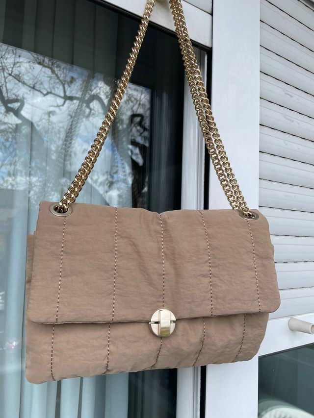 Bolso beige de Parfois.