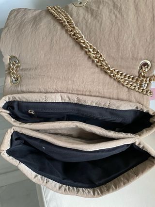 Bolso beige de Parfois. 