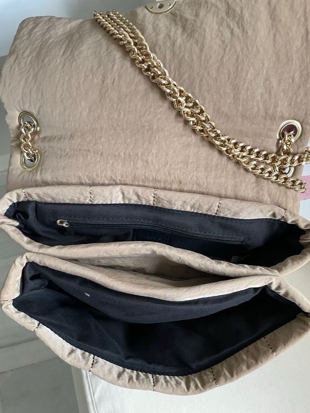 Bolso beige de Parfois.