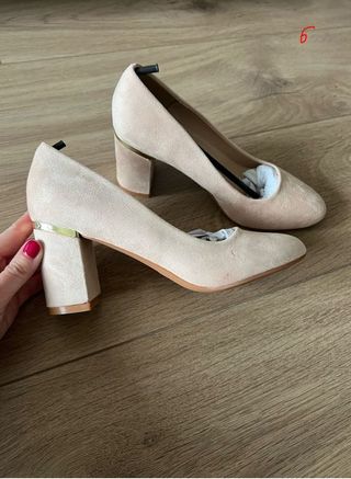 Zapatos tacón elegantes beige trabajo, ceremonias