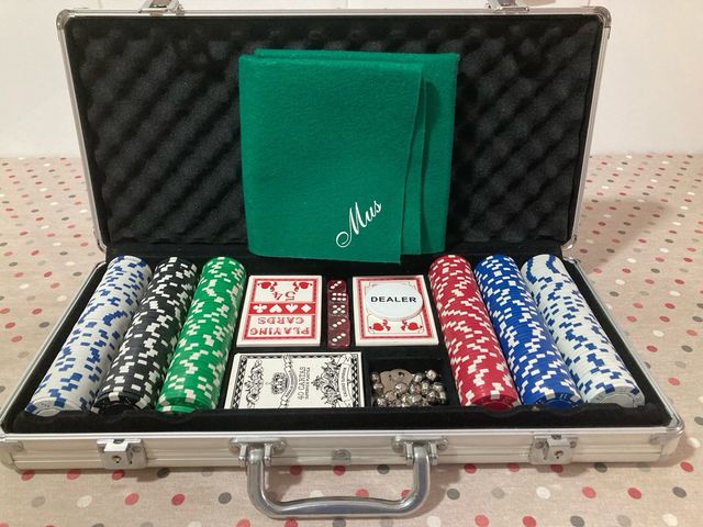 Maletin de juego de cartas con fichas de casino