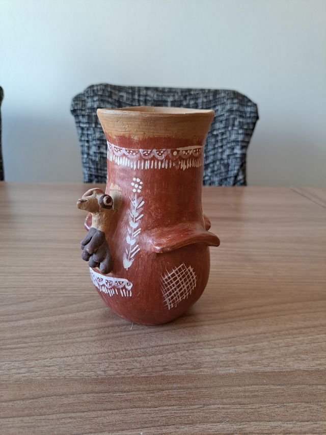 Jarra artesanal - Cerámica marrón