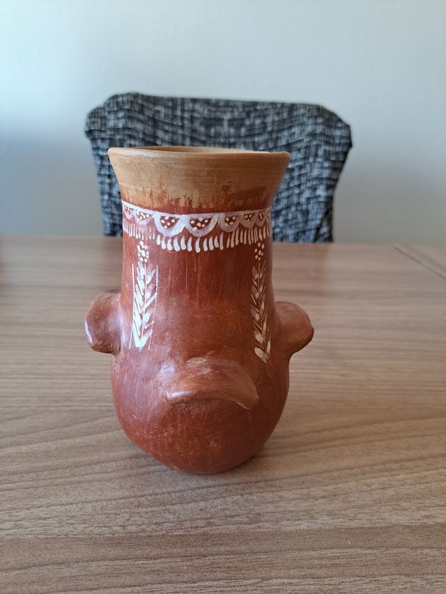 Jarra artesanal - Cerámica marrón