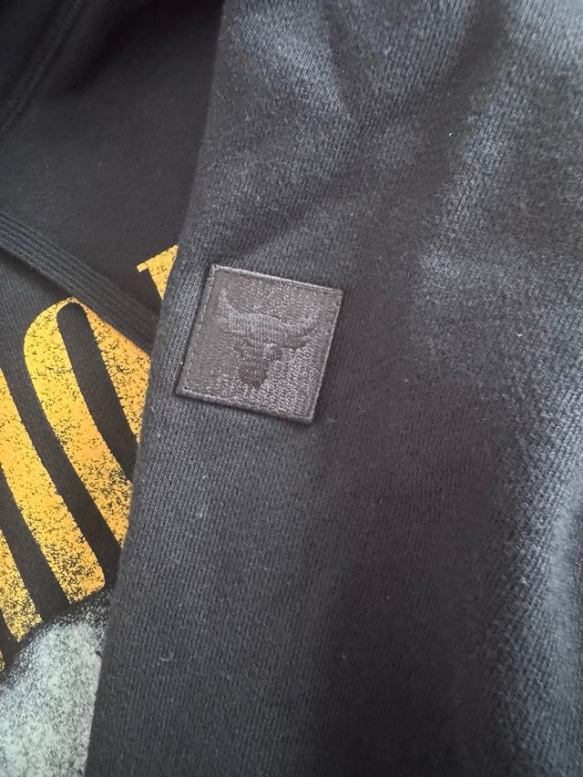 SUDADERA UNDER ARMOUR PROJECT ROCK M HOMBRE