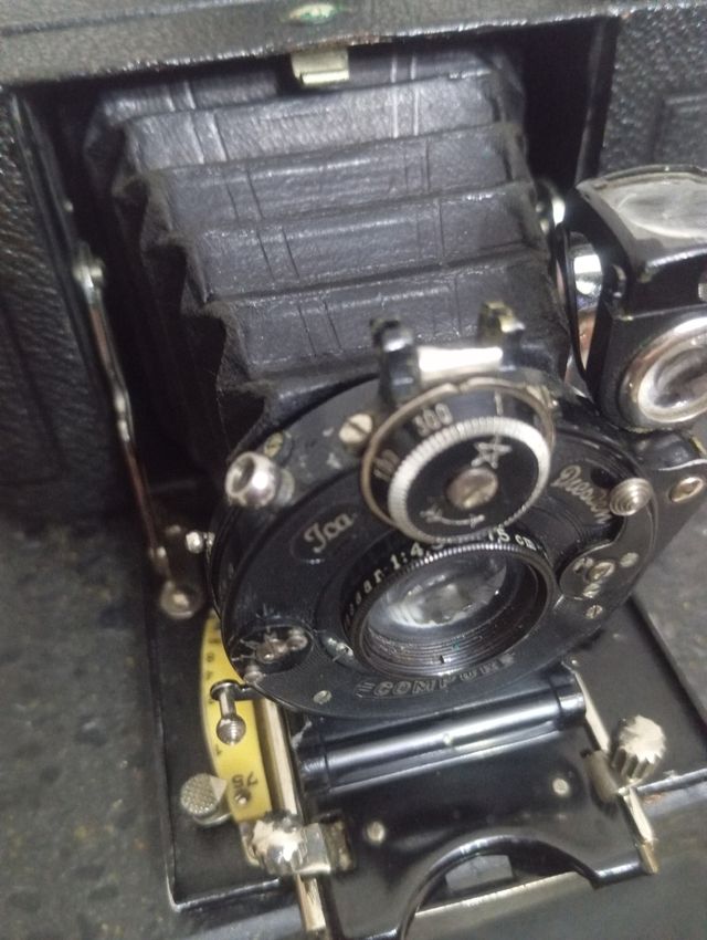 Macchina fotografica antichissima