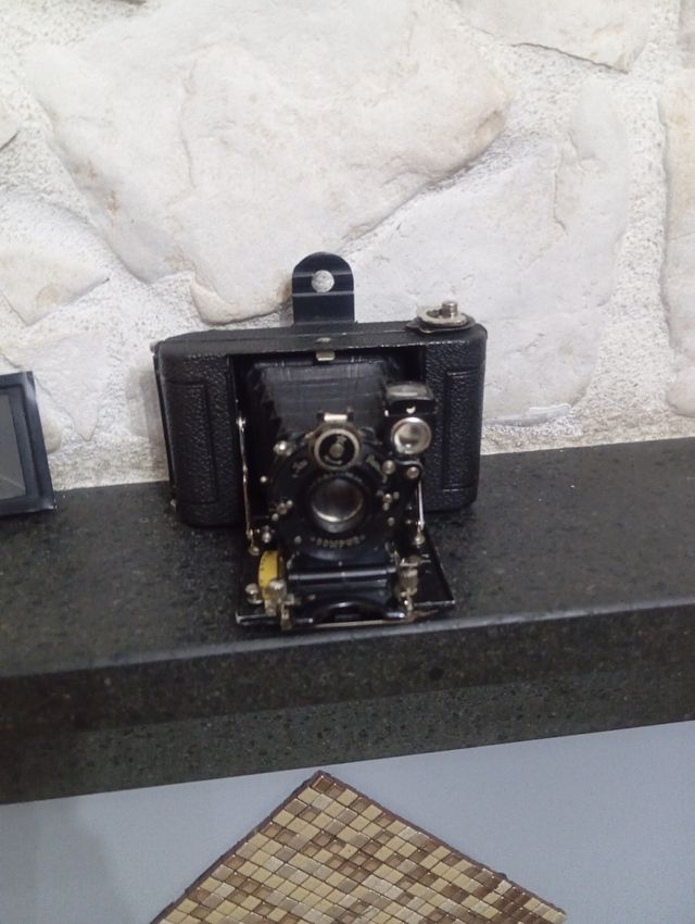 Macchina fotografica antichissima