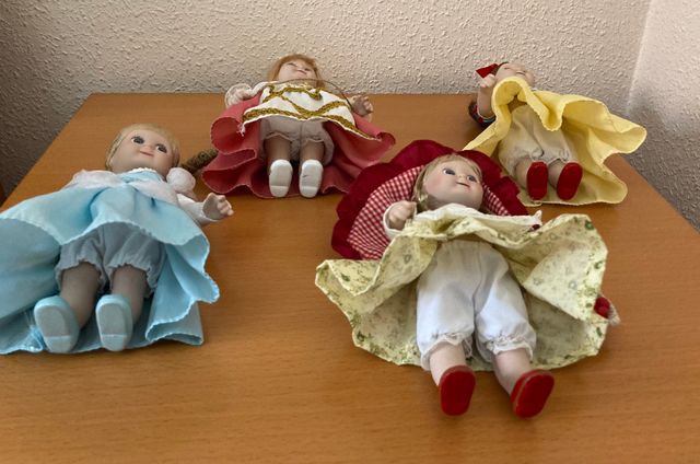 8,5€/muñeca. Muñecas de porcelana cuentos Disney