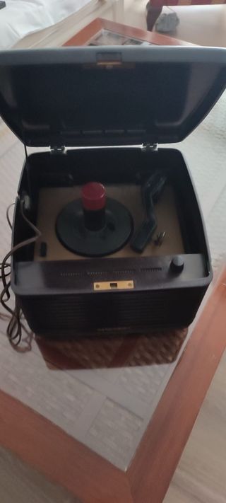 Tocadiscos antiguo (1910) marca RCA
