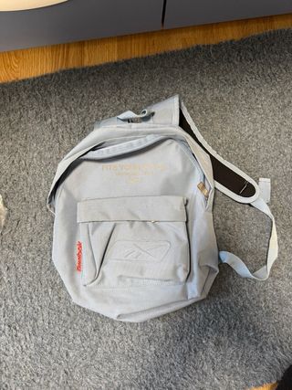 Mochila Reebok azul claro  como nueva