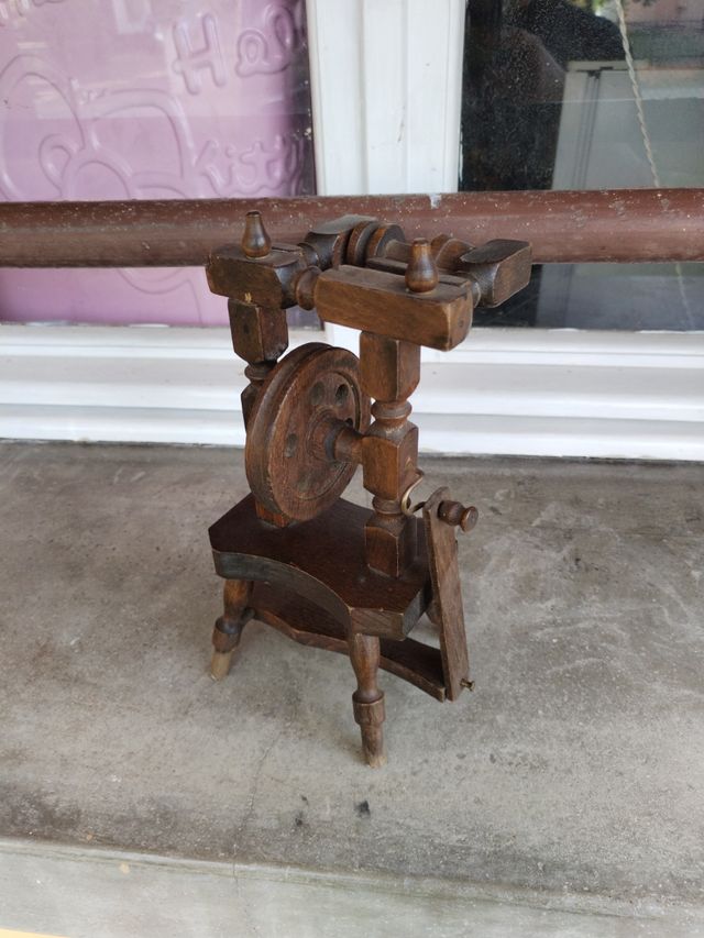 Modellino di filirarino antico