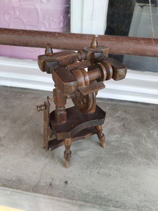 Modellino di filirarino antico