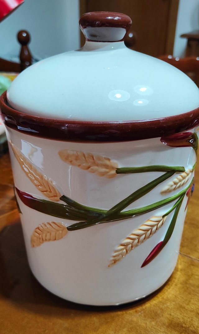 Biscottiera di ceramica