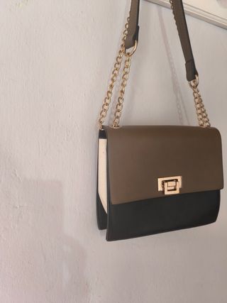 Bolso verde y beige de Pullandbear
