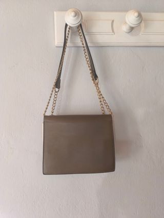 Bolso verde y beige de Pullandbear