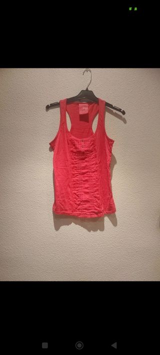 Camiseta cereza Bershka 