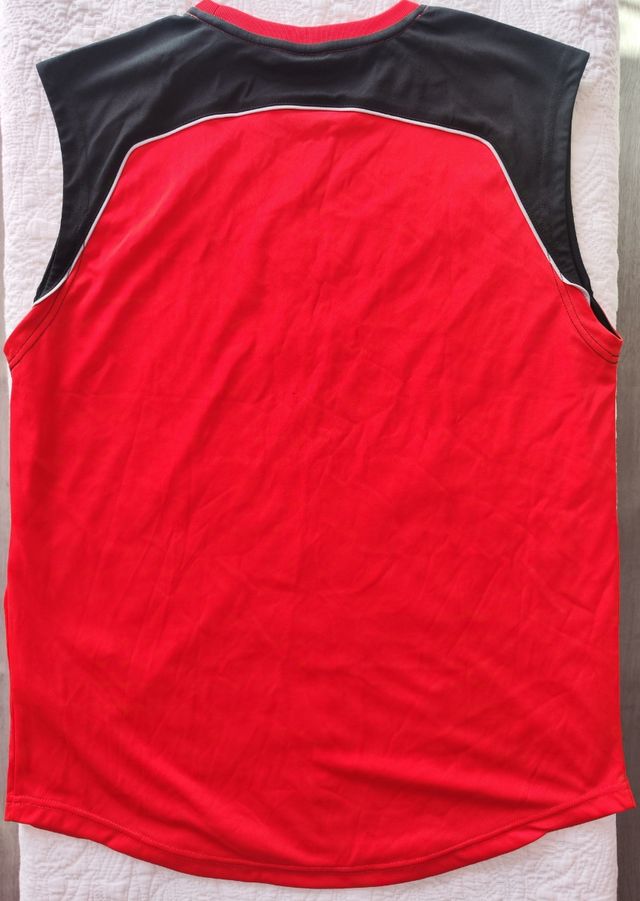Camiseta Nike roja y negra - Deporte