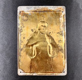 Antiguo exvoto en placa metálica Sagrado Corazón