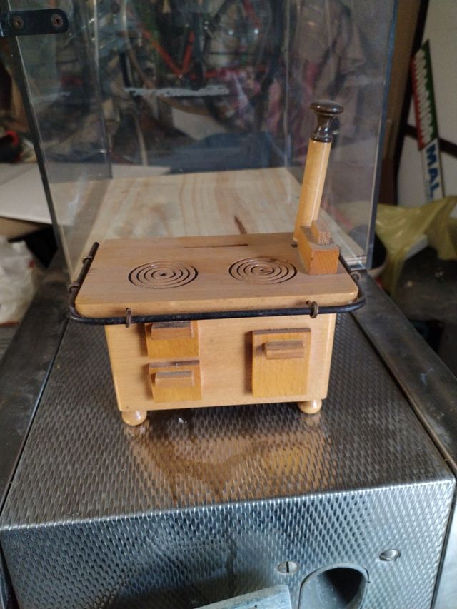 Stufa salvadanaio legno vintage