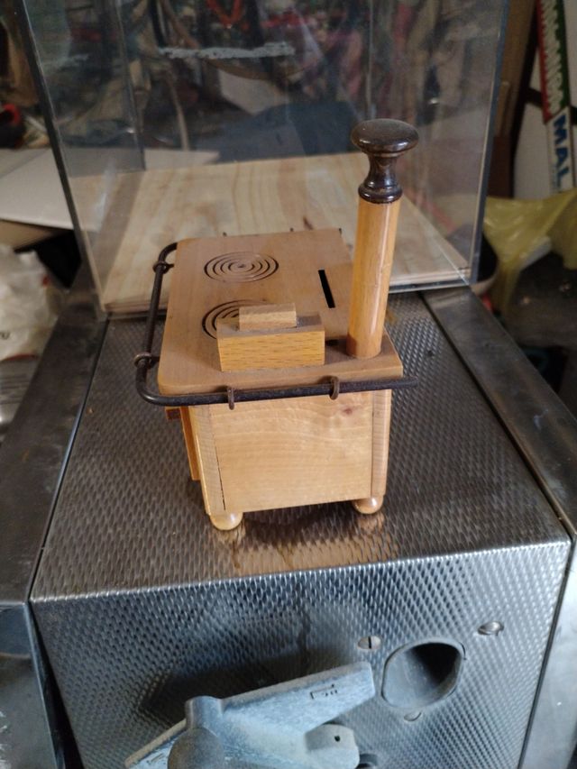 Stufa salvadanaio legno vintage