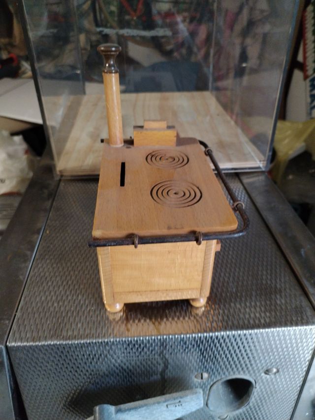 Stufa salvadanaio legno vintage