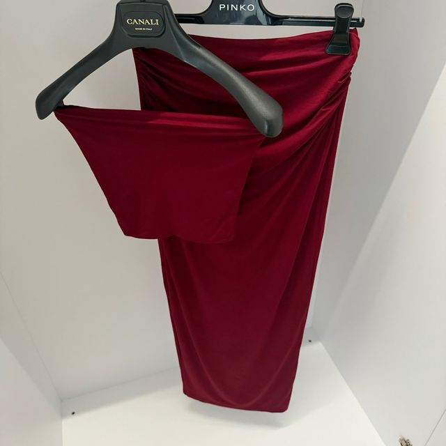 Burgundy Le Prive Set