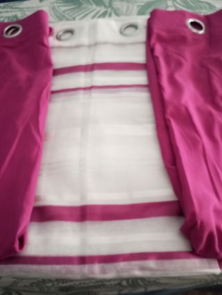 Cortinas y visillo rosa y blanco