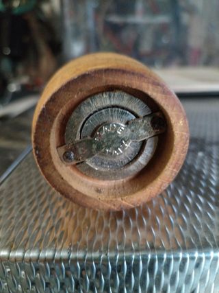 Macinapepe antica in legno