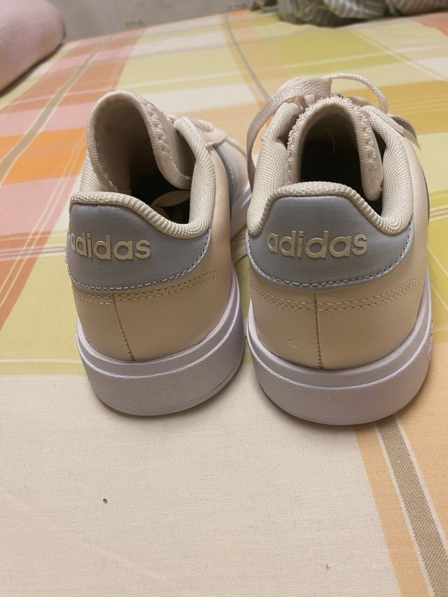 Zapatillas Adidas beige originales sin estrenar