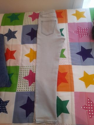 Vaquero gris claro niño marca HM.