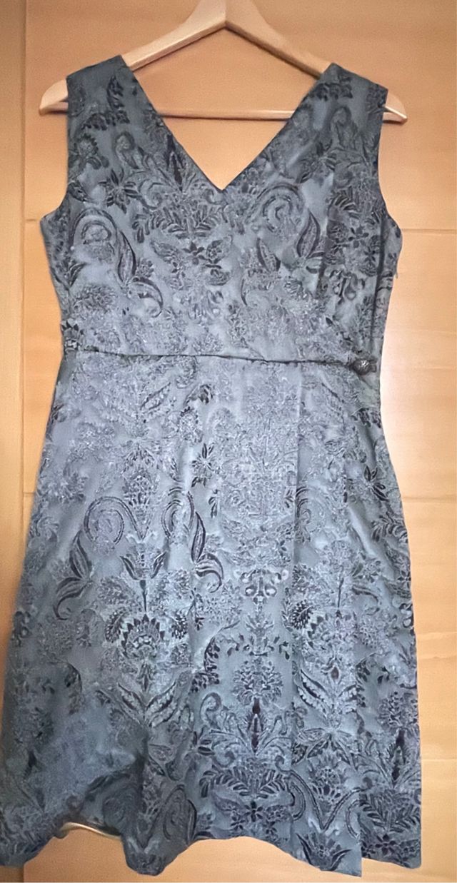 Vestido adamascado cruzado TM, 1 sola puesta.