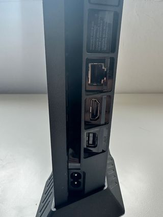 PS4 Slim (Playstation 4) + Mando + 2 juegos