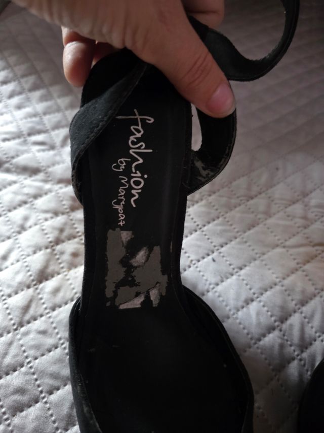 Zapatos Marypaz tacón dorado - negros