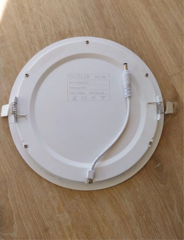 3 luces LED redondos de techo