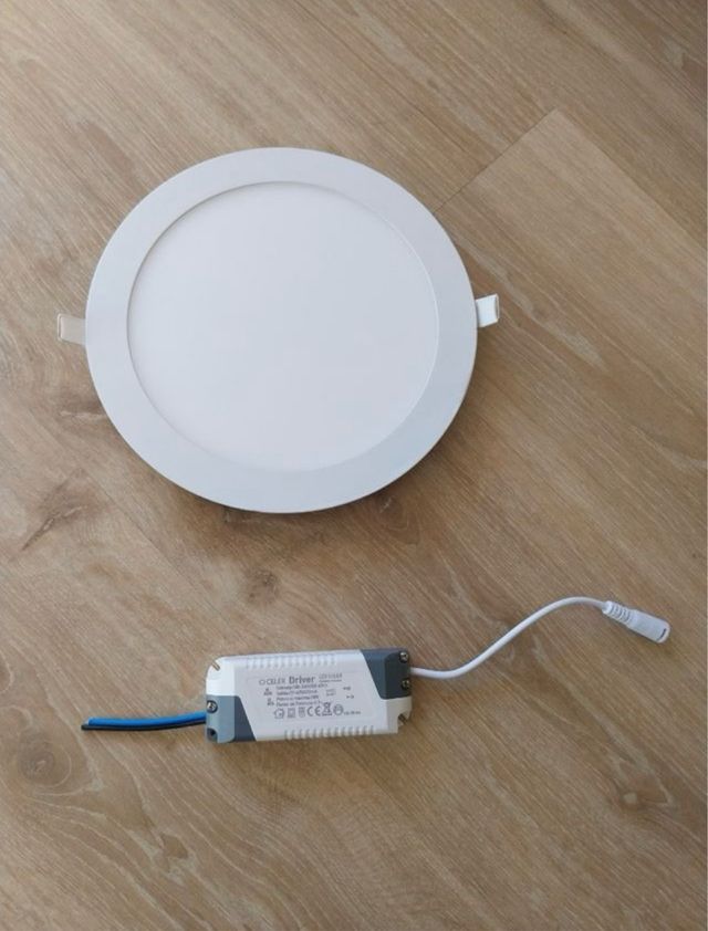 3 luces LED redondos de techo