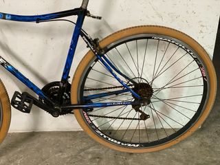 bicicleta carretera con rueda de 28'